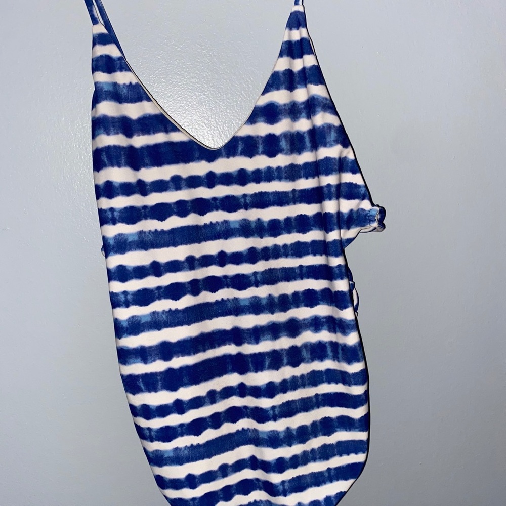Acacia pacific tides one piece. size L